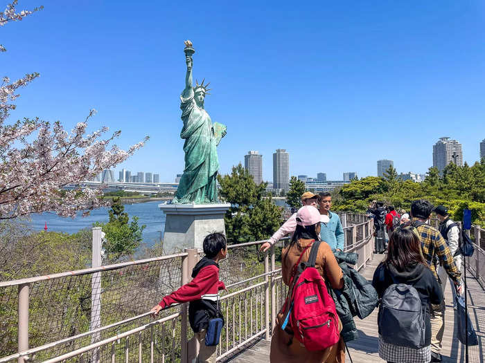 And its final destination was Odaiba Seaside Park. The area is home to a manmade beach, a replica of the Statue of Liberty, the city