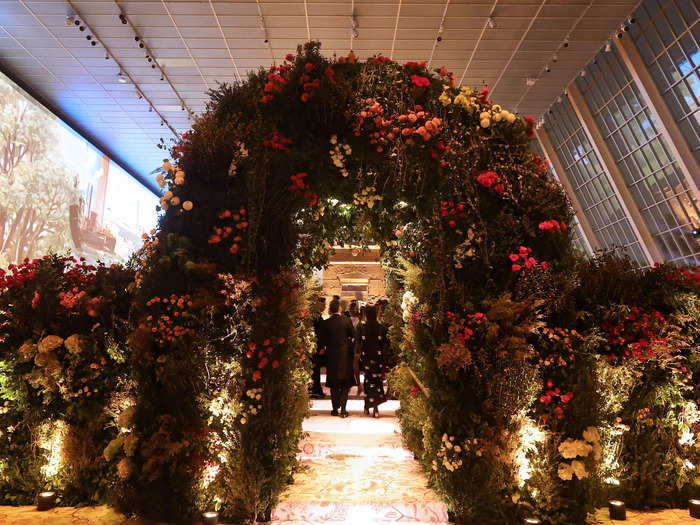 Last year, a large arched floral arrangement welcomed guests into the main seating area.