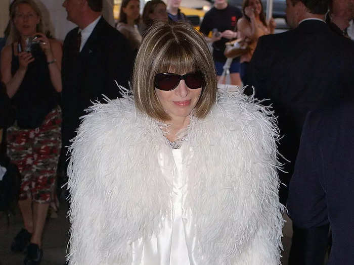 Anna Wintour looked like a chic bride at the 2003 "Goddess: The Classical Mode" Met Gala.