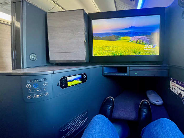 After years of waiting for the opportunity to fly in one of the luxurious loungers, I was finally able to enjoy "The Room" on a recent trip to Tokyo.