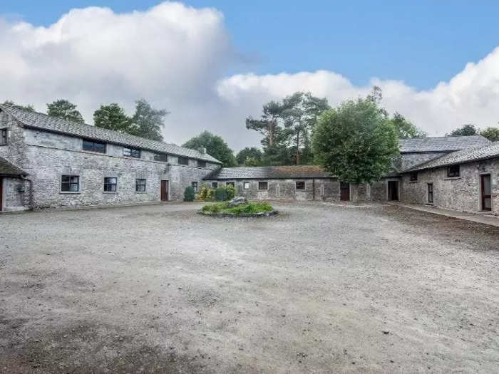 The wider grounds have a Norman "outer bailey" with redevelopment potential, and a 1.5 acre walled garden.