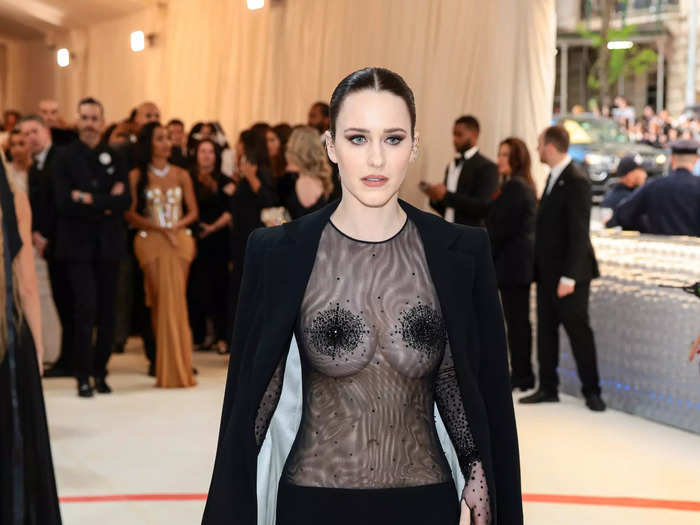 Rachel Brosnahan had a daring fashion moment on the red carpet.