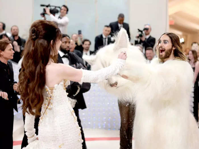 Anne Hathaway was stunned to see Jared Leto dressed as Karl Lagerfeld