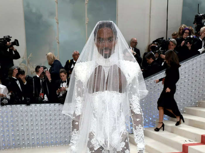 Alton Mason wore a bridal-inspired look inspired by Lagerfeld