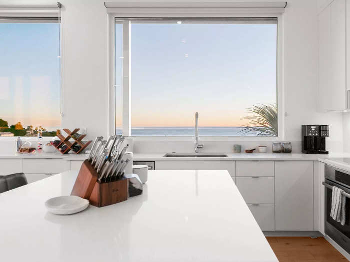 The kitchen has quartz countertops and Bosch appliances.