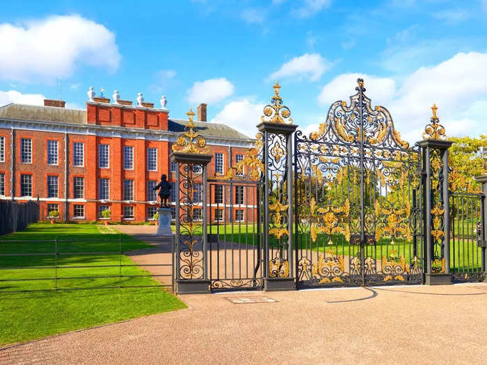 Kensington Palace in London has an estimated value of $630 million, or about £505.6 million.